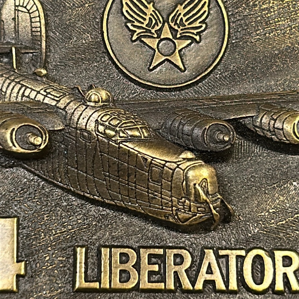 Vintage B-24 Liberator Military Collector Series belt buckle - Picture 3 of 10